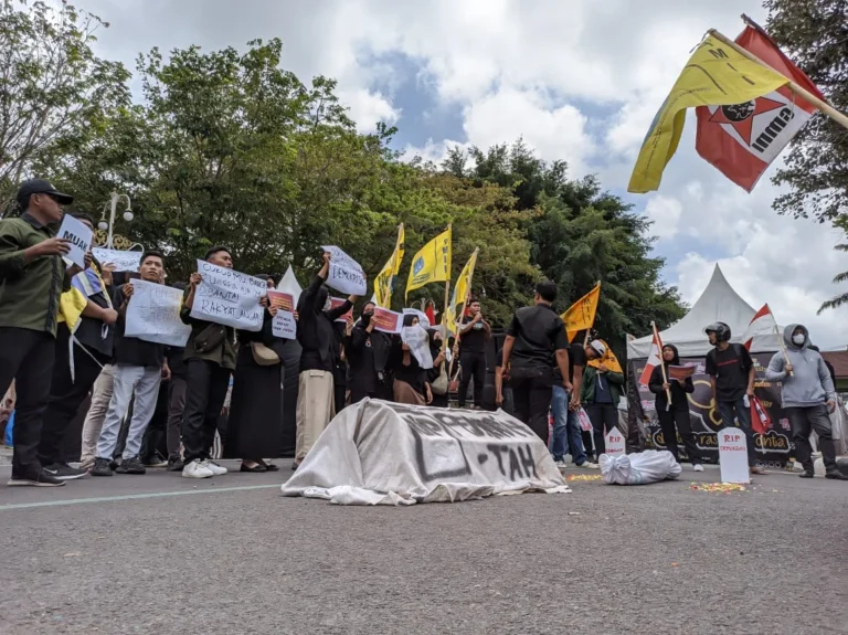 Isu Lokal: Analisis Dampak, Tantangan, dan Strategi Penanganan untuk Kesejahteraan Masyarakat dan Pembangunan Daerah