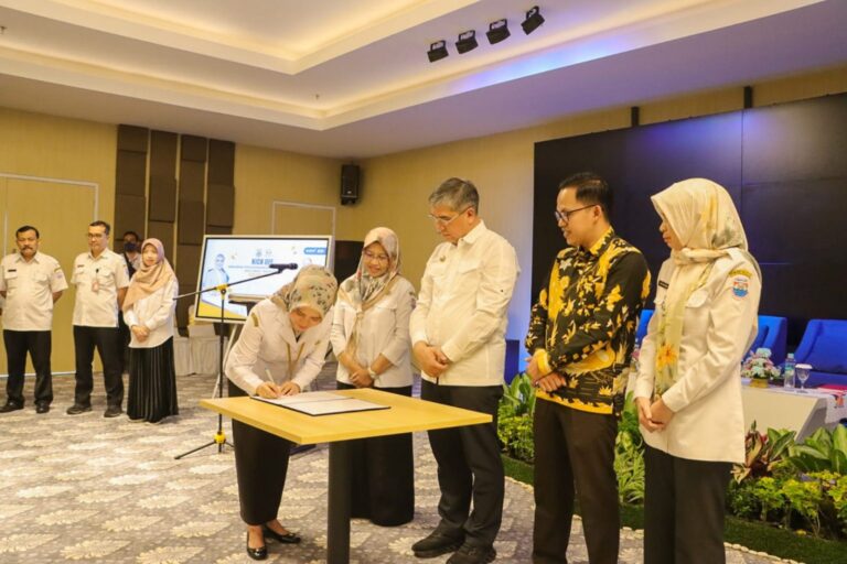 Kualitas Pelayanan Publik Daerah: Strategi, Standar, dan Implementasi untuk Meningkatkan Kepuasan Masyarakat, Efisiensi Layanan, dan Akuntabilitas Pemerintah Daerah di Era Modern