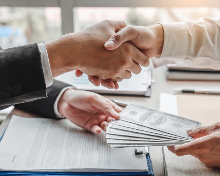 Cara Meyakinkan Calon Investor: Strategi Presentasi, Penyusunan Proposal, Manajemen Risiko, Analisis Data, dan Teknik Komunikasi yang Efektif untuk Meningkatkan Kepercayaan Investor dan Mendapatkan Pendanaan Startup atau Bisnis